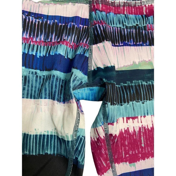 Beyond Yoga Lux Print Capri Legging in Palm Shadow- size Small - Picture 2 of 7